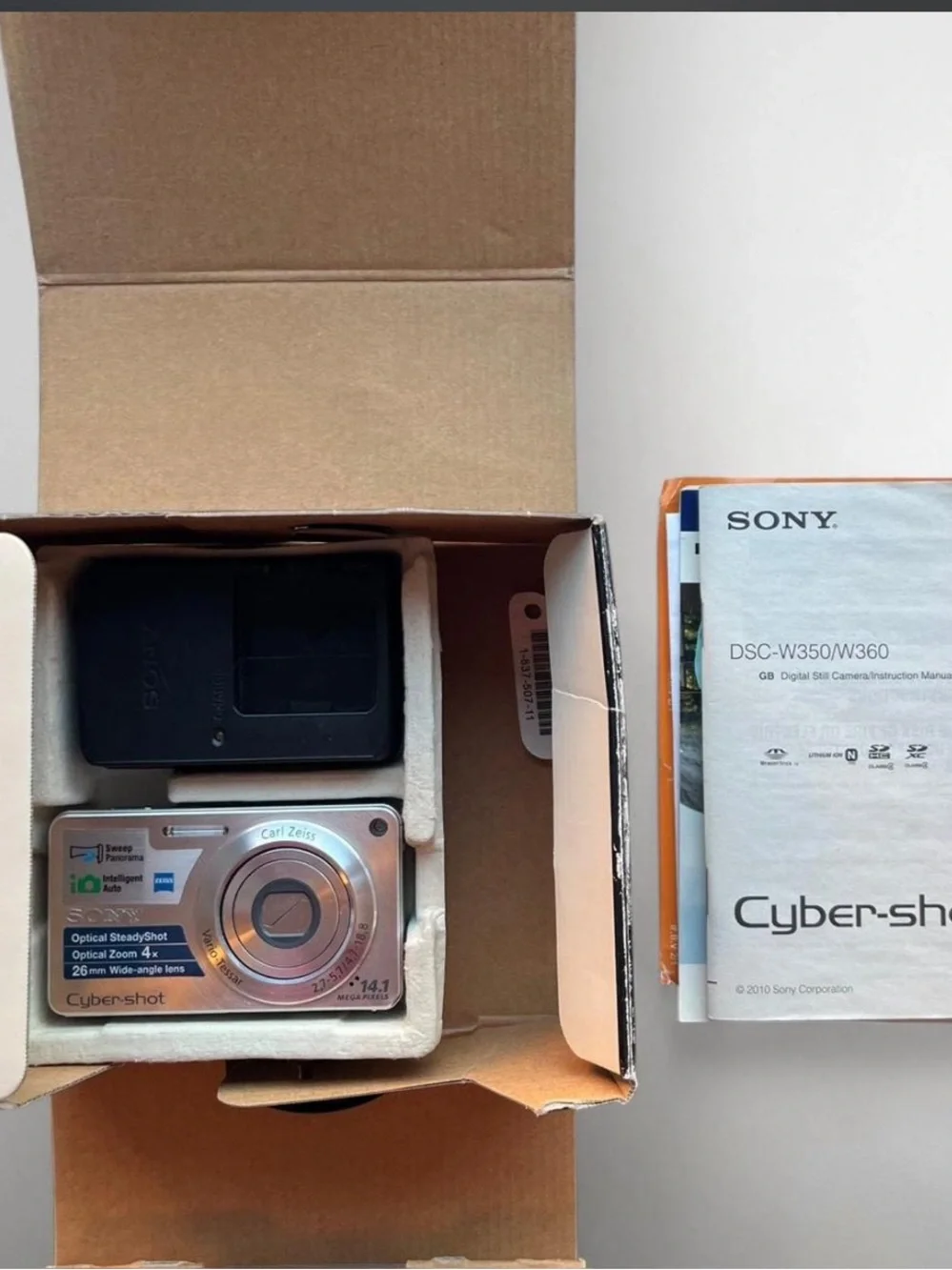 New w Box Sony DSC-W530 Silver Camera w Battery, Case, Charger & Full Kit Tested